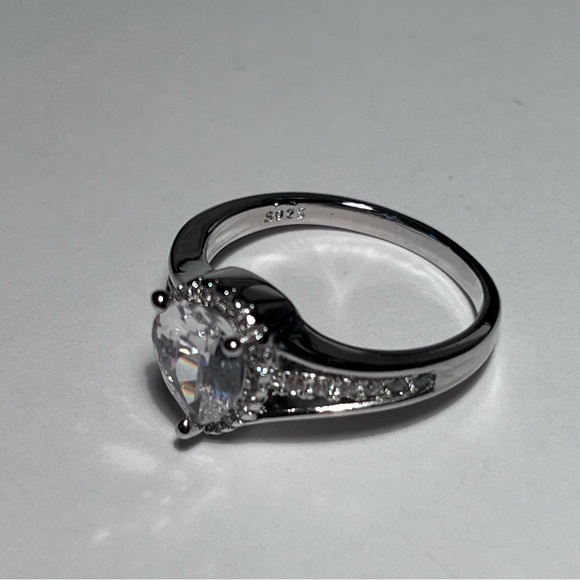 925 Sterling Silver Pear-Shaped Diamond Engagement Ring - Picture 10 of 11